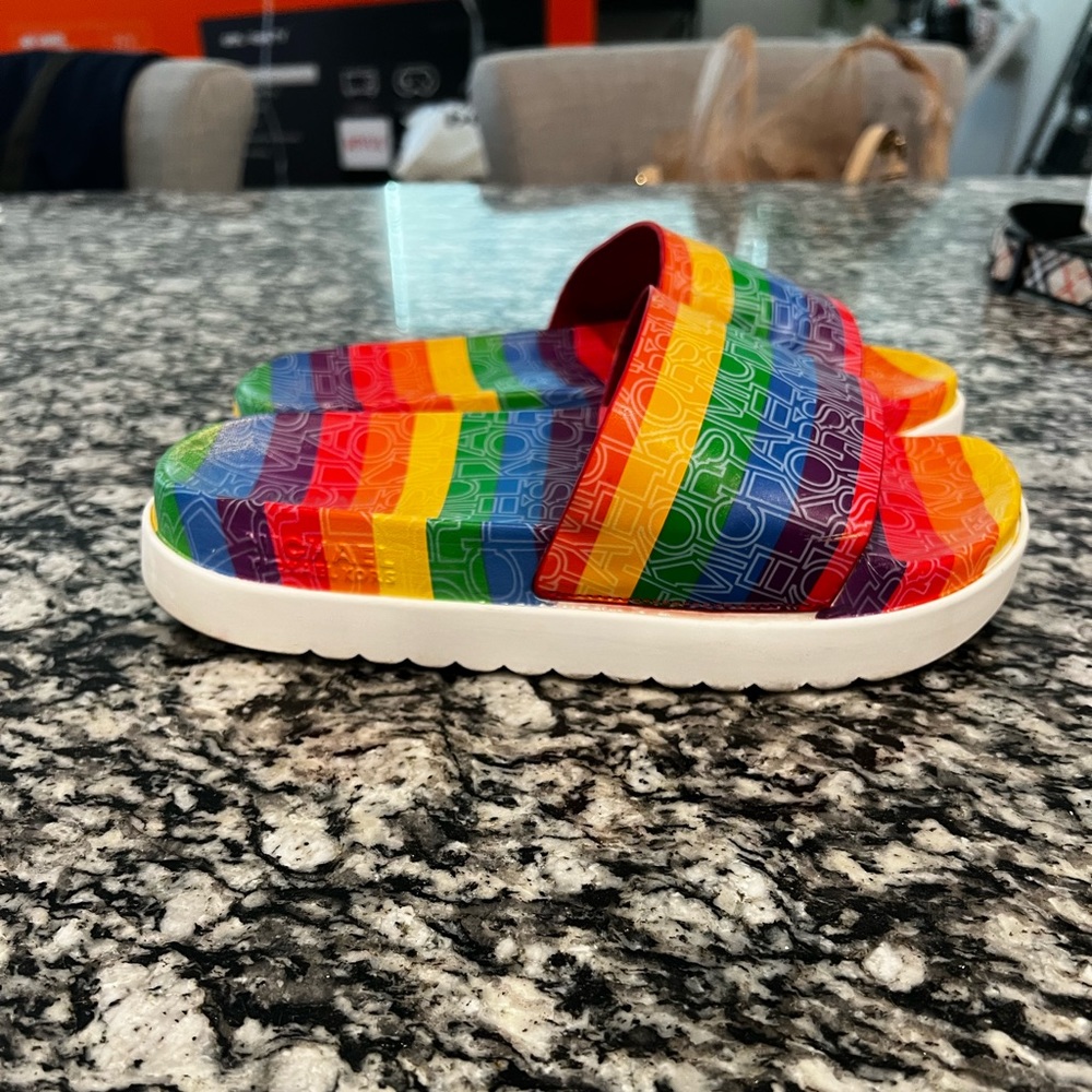 Michael Kors Pride Slide